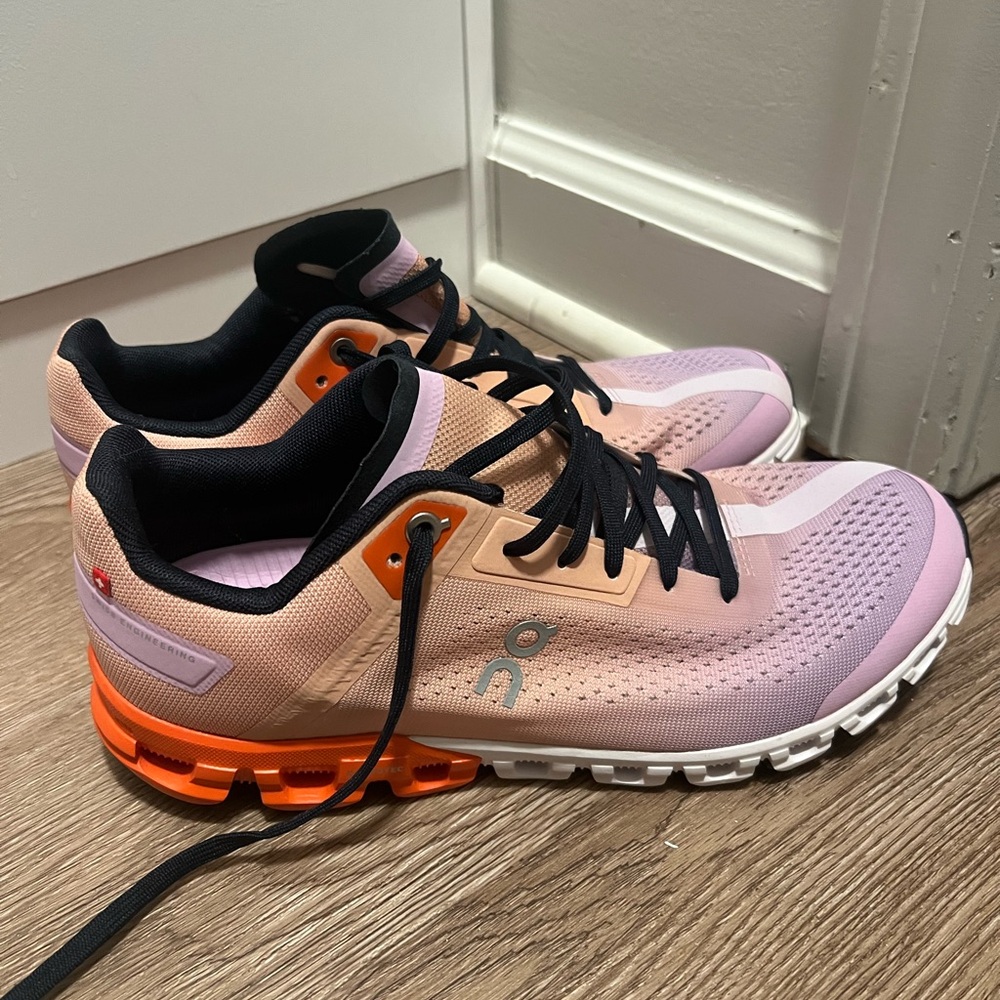 ON CLOUD Tennis Shoes Size 8.5